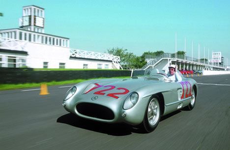 Den legendariske racer har fået udgangstilladelse fra sin faste plads på Mercedes-Benz’ museum i Stuttgart.